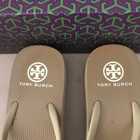 *SOLD*Tory Burch Nude Wedge Flip Flop Size 10 - Picture 3 of 7